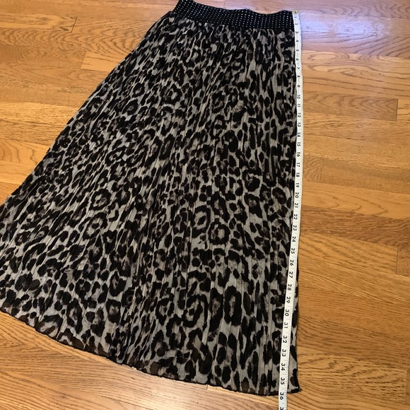 NWOT Pleated midi skirt leopard print size L 36” length skirt - Picture 4 of 10